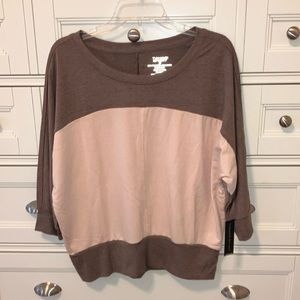 Tahari Sport-NWT-Lady’s Shirt-Size Medium